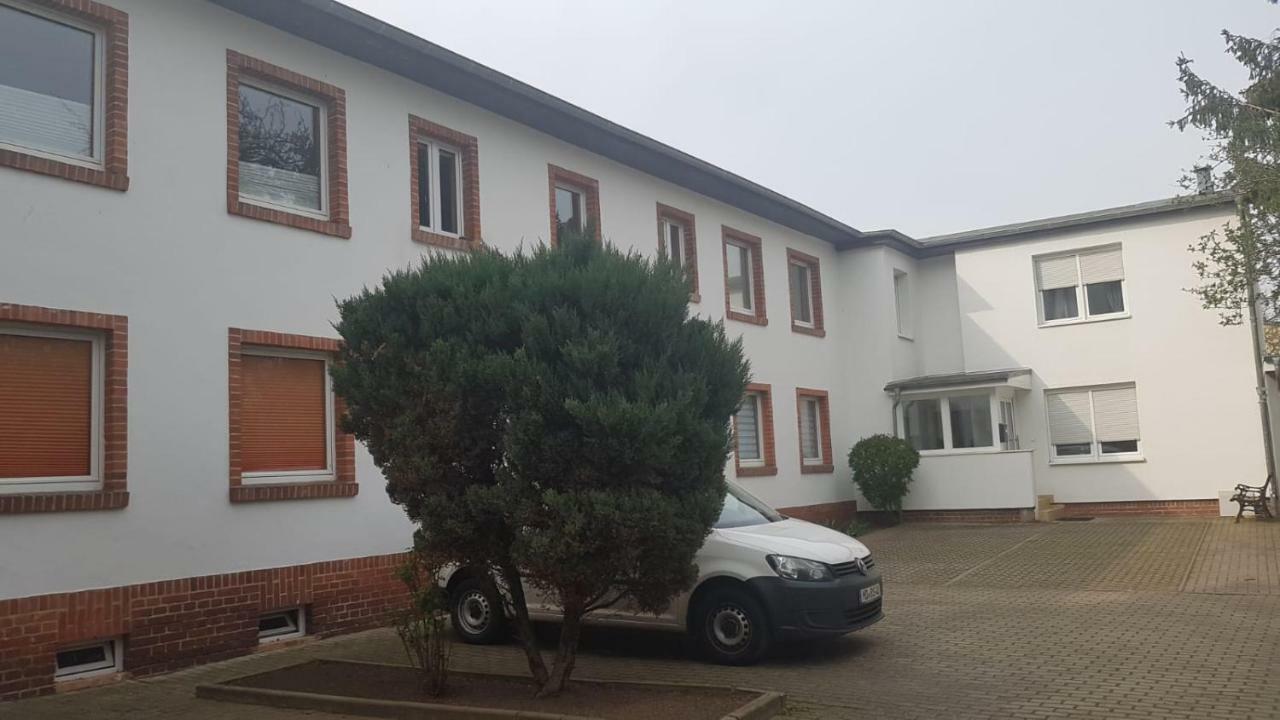 Abc-Monteurzimmer Maagdenburg Buitenkant foto